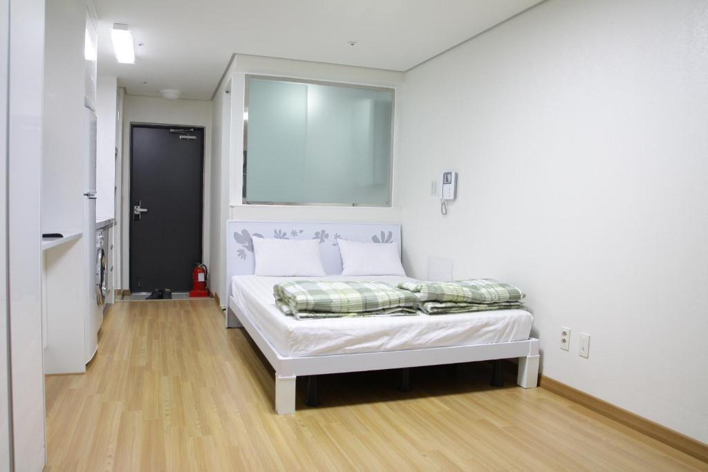 Phil House Guri Quarto foto