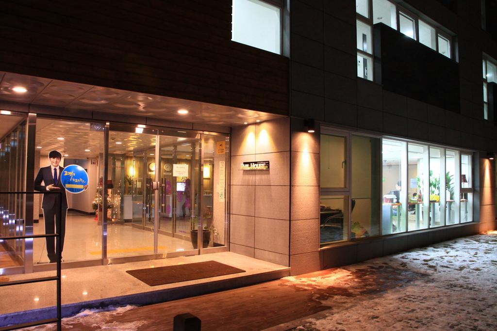 Phil House Guri Exterior foto
